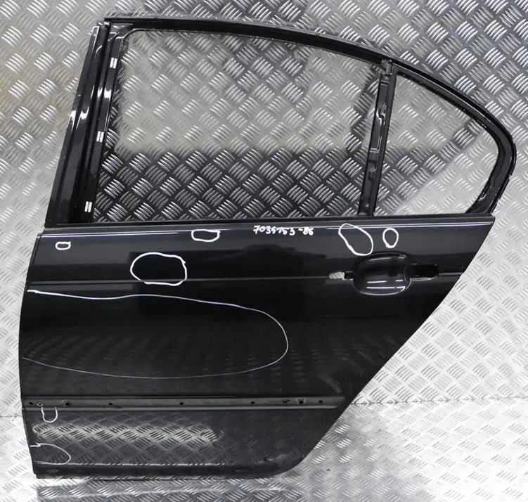 Tür Hinten Links Black Sapphire Schwarz Metallic - 475 für BMW 3 E46 Limousine mit Teilenummer 7034153 BMW 3 E46 Limousine Tür Hinten Links Black Sapphire Schwarz Metallic - 475 - SKU 7034153-BS - Teilenummer 7034153