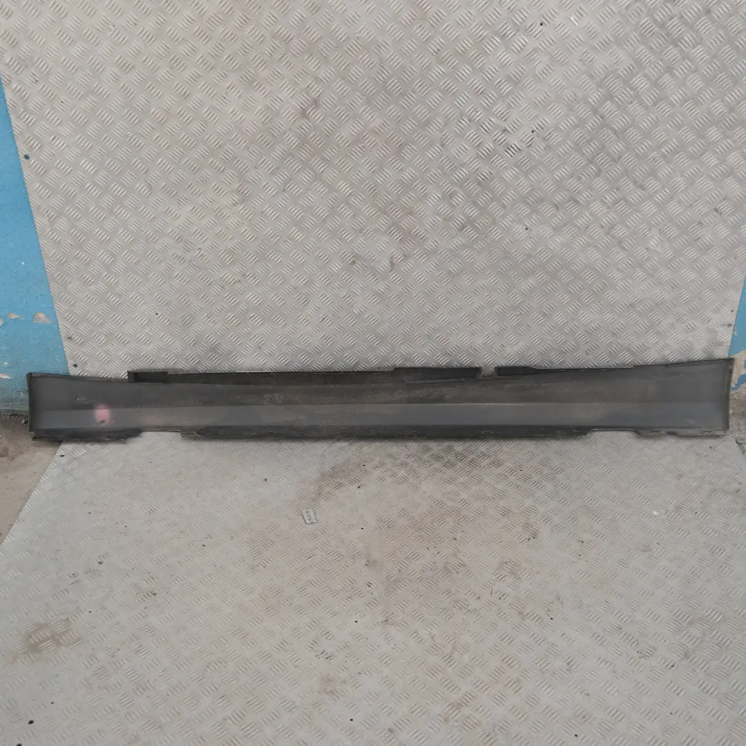 Listón de umbral Faldón lateral derecho Zafiro negro metalizado 475 para BMW E87 LCI con número de pieza 36144 BMW E87 LCI Listón de umbral Faldón lateral derecho Zafiro negro metalizado 475 - SKU 0036144-BS12 - Número de pieza 36144