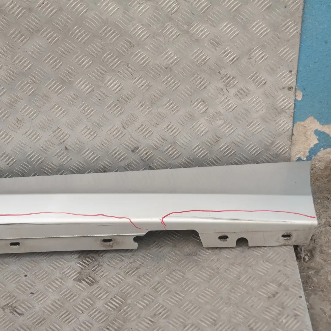 Nakładka listwa próg lewy titansilber do BMW E87 LCI o numerze 36145 BMW E87 LCI Nakładka listwa próg lewy titansilber - SKU 0036145-TS13 - Numer Części 36145