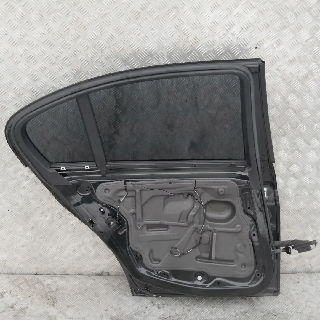 Drzwi lewe tylne black saphire 475 do BMW 3 E90 o numerze 7203647 BMW 3 E90 Drzwi lewe tylne black saphire 475 - SKU 7203647-BS10 - Numer Części 7203647