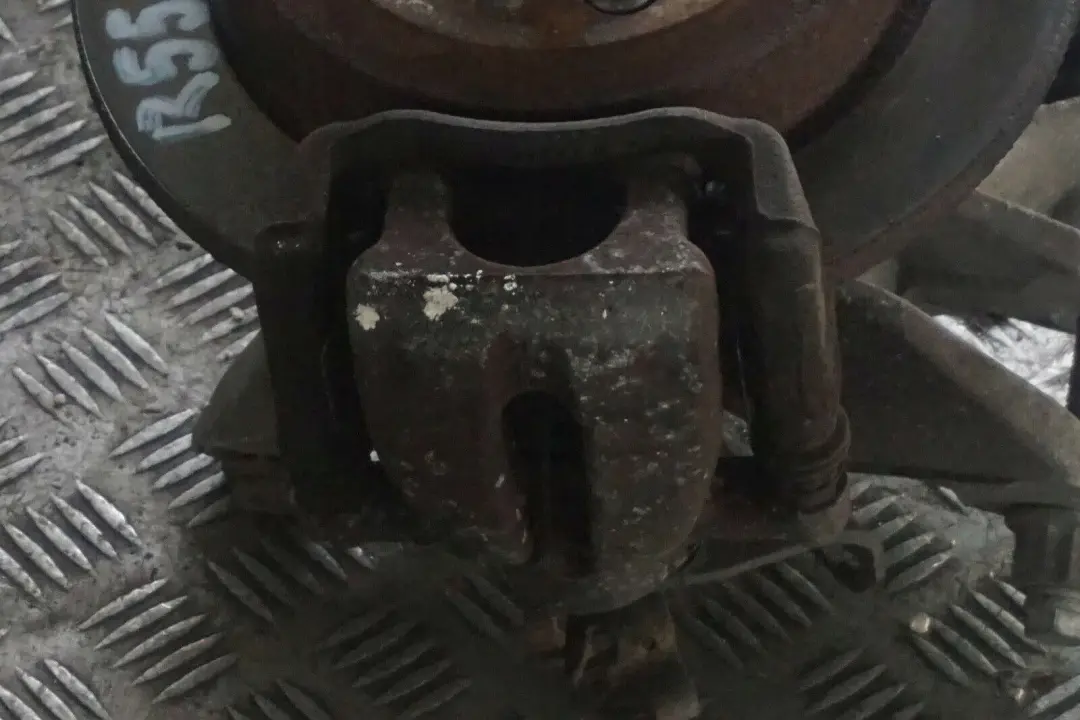 Mini R55 Clubman D N47N trasera derecha Pierna Freno Disco Suspensión Hub - SKU 6795660-3 - Número de pieza 6795660