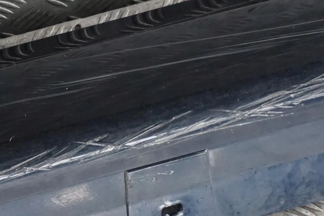 listwa nakładka na próg lewy M-Pakiet do BMW E90 o numerze 0033441 BMW E90 listwa nakładka na próg lewy M-Pakiet - SKU 0033441-CAR2 - Numer Części 0033441