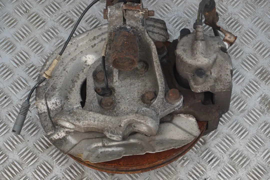 M57N2 delantero derecho resorte puntal freno suspensión pierna cubo para BMW E91 330d con número de pieza 6786013 BMW E91 330d M57N2 delantero derecho resorte puntal freno suspensión pierna cubo - SKU 6786014-3 - Número de pieza 6786013