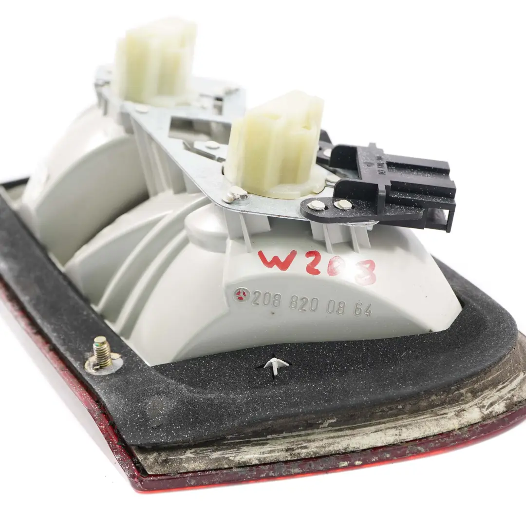 W208 C208 Trasera Derecha O / Boot Tailgate Luz Lampara para Mercedes CLK con número de pieza A2088200864 Mercedes CLK W208 C208 Trasera Derecha O / Boot Tailgate Luz Lampara - SKU A2088200864 - Número de pieza A2088200864