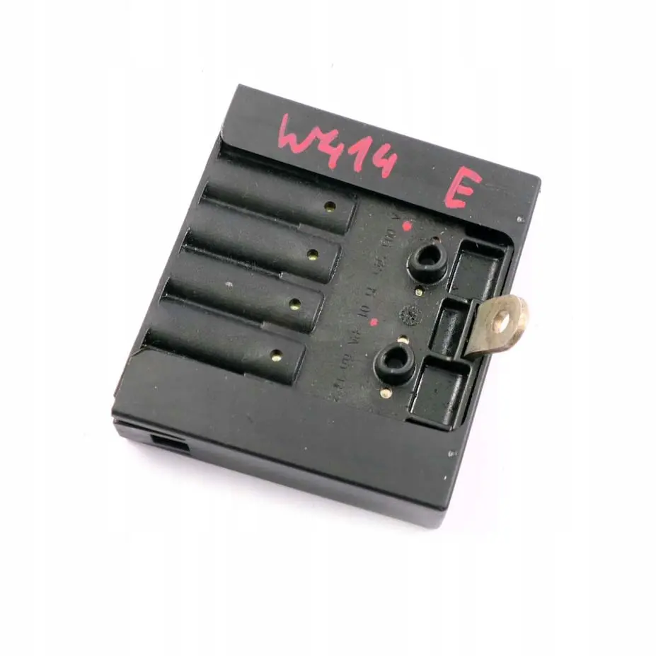 W414 Sprinter W903 Boite a Fusibles Batterie pour Mercedes à propos du numéro de pièce A0035453501 Mercedes W414 Sprinter W903 Boite a Fusibles Batterie - SKU A0035453501 - Numéro de pièce A0035453501