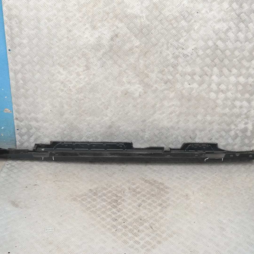 Bas de Porte Couverture Seuil Droite Noir 2 pour BMW E87 LCI à propos du numéro de pièce 36144 BMW E87 LCI Bas de Porte Couverture Seuil Droite Noir 2 - SKU 0036144-SCH14 - Numéro de pièce 36144