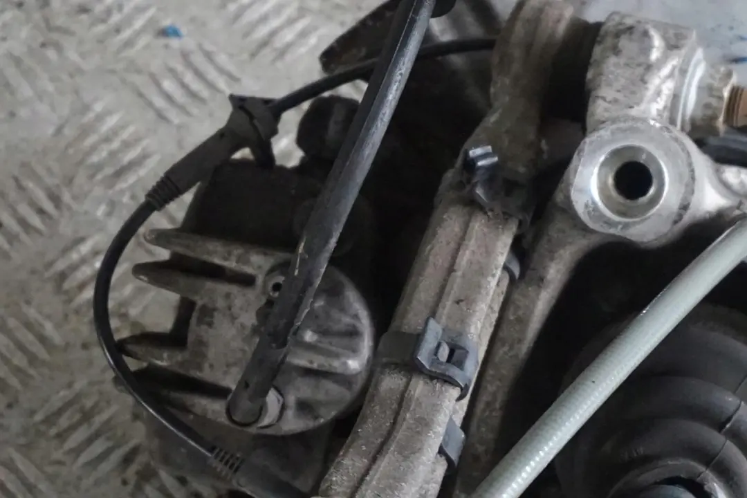 BMW E60 520d M47N2 Zawieszenie zwrotnica lewy tył - SKU 6770905-13 - Numer Części 6770905