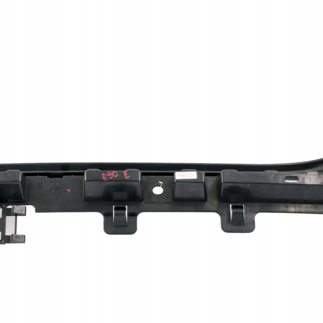 BMW E90 Paraurti Posteriore Guida Centrale Montaggio Trim - SKU 7058522 - Numero di parte 7058522
