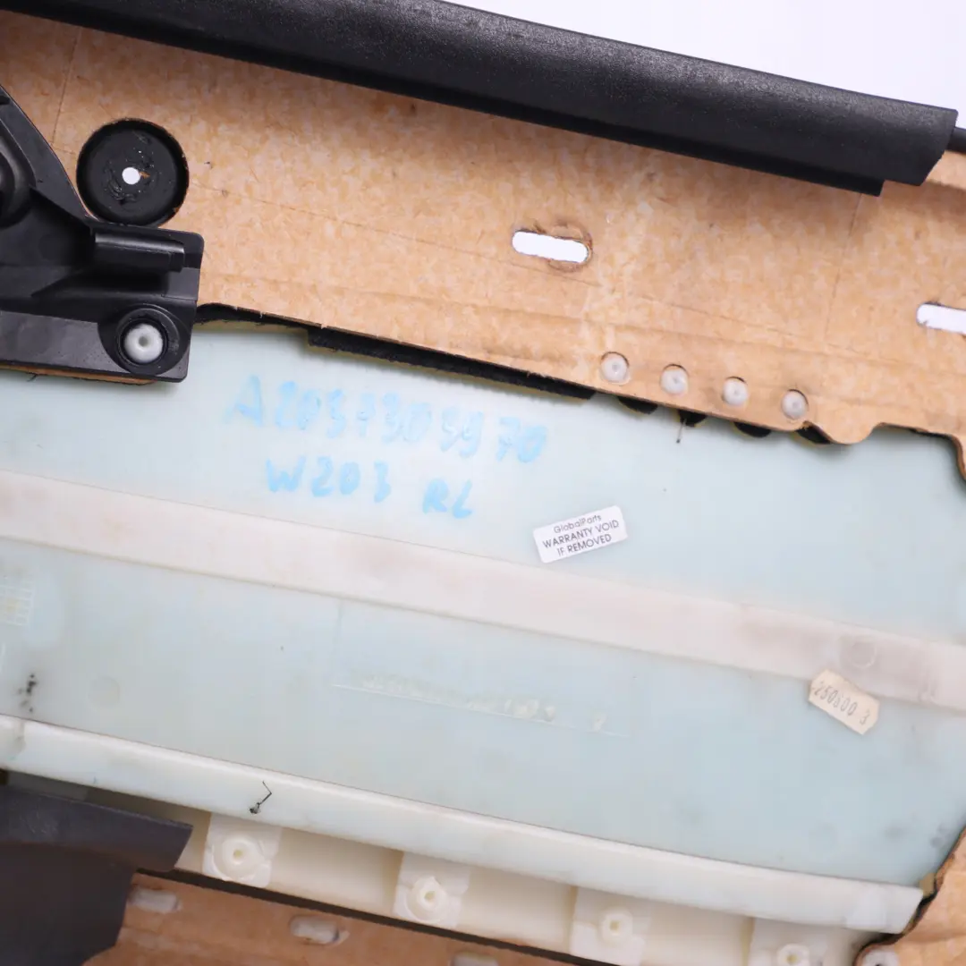 Mercedes-Benz W203 Garniture de Porte Arriere a Gauche Tissu Noir pour à propos du numéro de pièce A2037303970 Mercedes-Benz W203 Garniture de Porte Arriere a Gauche Tissu Noir - SKU A2037303970 - Numéro de pièce A2037303970