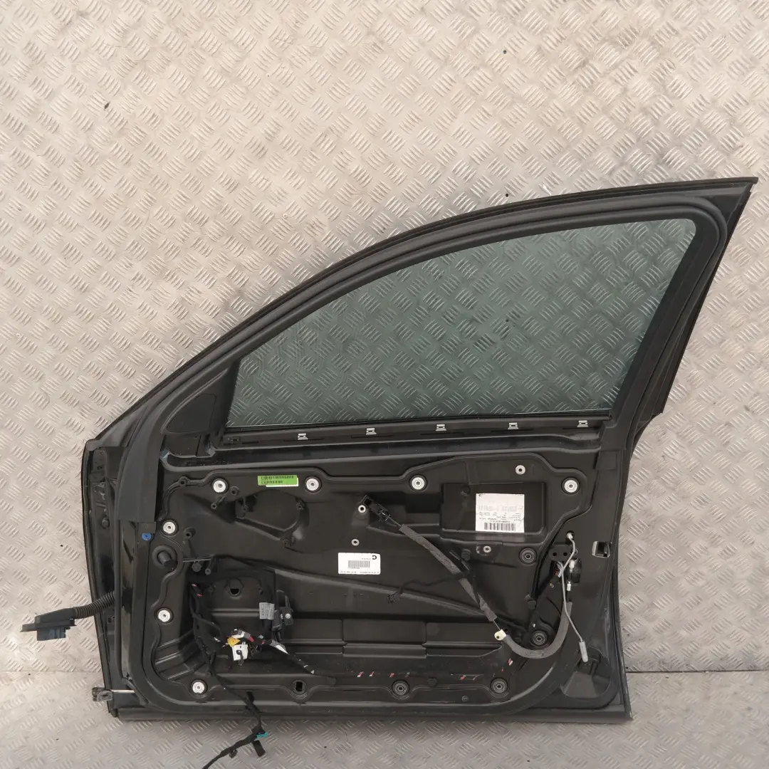 Droite Noir Sapphire Metallique - pour BMW E65 E66 Porte avant à propos du numéro de pièce 7202082 BMW E65 E66 Porte avant Droite Noir Sapphire Metallique - - SKU 7202082-BS - Numéro de pièce 7202082