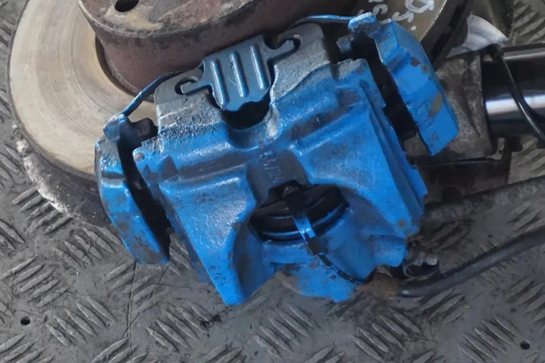 320si N45 Amortyzator zwrotnica lewa SPORT do BMW E90 o numerze 8036553 BMW E90 320si N45 Amortyzator zwrotnica lewa SPORT - SKU 8036553-4 - Numer Części 8036553