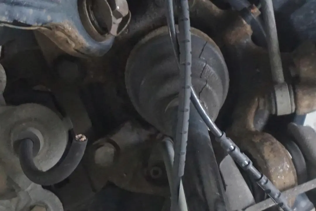 N43 129PS Abtriebswelle Schwenklager Bremssattel Hinten Rechts für BMW 1 E87 118i mit Teilenummer 6774810 BMW 1 E87 118i N43 129PS Abtriebswelle Schwenklager Bremssattel Hinten Rechts - SKU 6774810-26 - Teilenummer 6774810