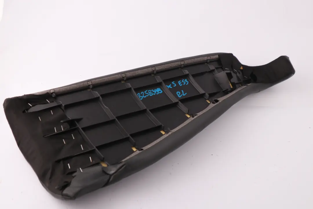 Sitzseitenverkleidung Posteriore Sinistra Nero Pelle per BMW X5 E53 con numero di parte 8258399 BMW X5 E53 Sitzseitenverkleidung Posteriore Sinistra Nero Pelle - SKU 8258399 - Numero di parte 8258399