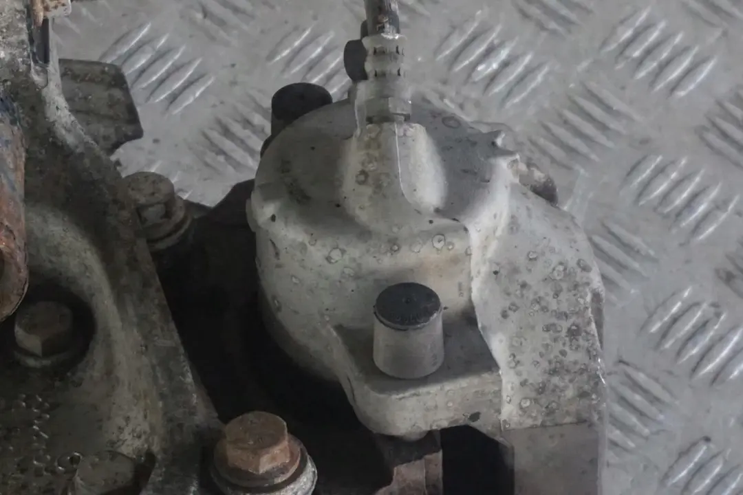 N53 Suspension Delantera Derecha Pierna Hub para BMW E93 Convertible 325i con número de pieza 6785590 BMW E93 Convertible 325i N53 Suspension Delantera Derecha Pierna Hub - SKU 6785590-2 - Número de pieza 6785590