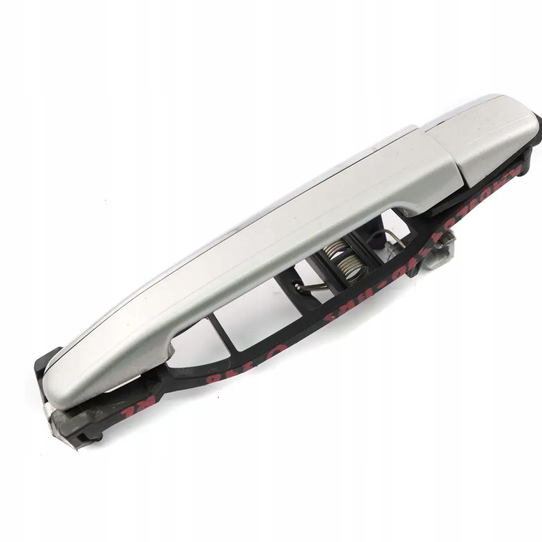 Manija Trasera Izquierda Puerta Brillantsilber Brilliant Silver para Mercedes E W210 con número de pieza A2107601370 Mercedes E W210 Manija Trasera Izquierda Puerta Brillantsilber Brilliant Silver - SKU A2107601370-BRS - Número de pieza A2107601370