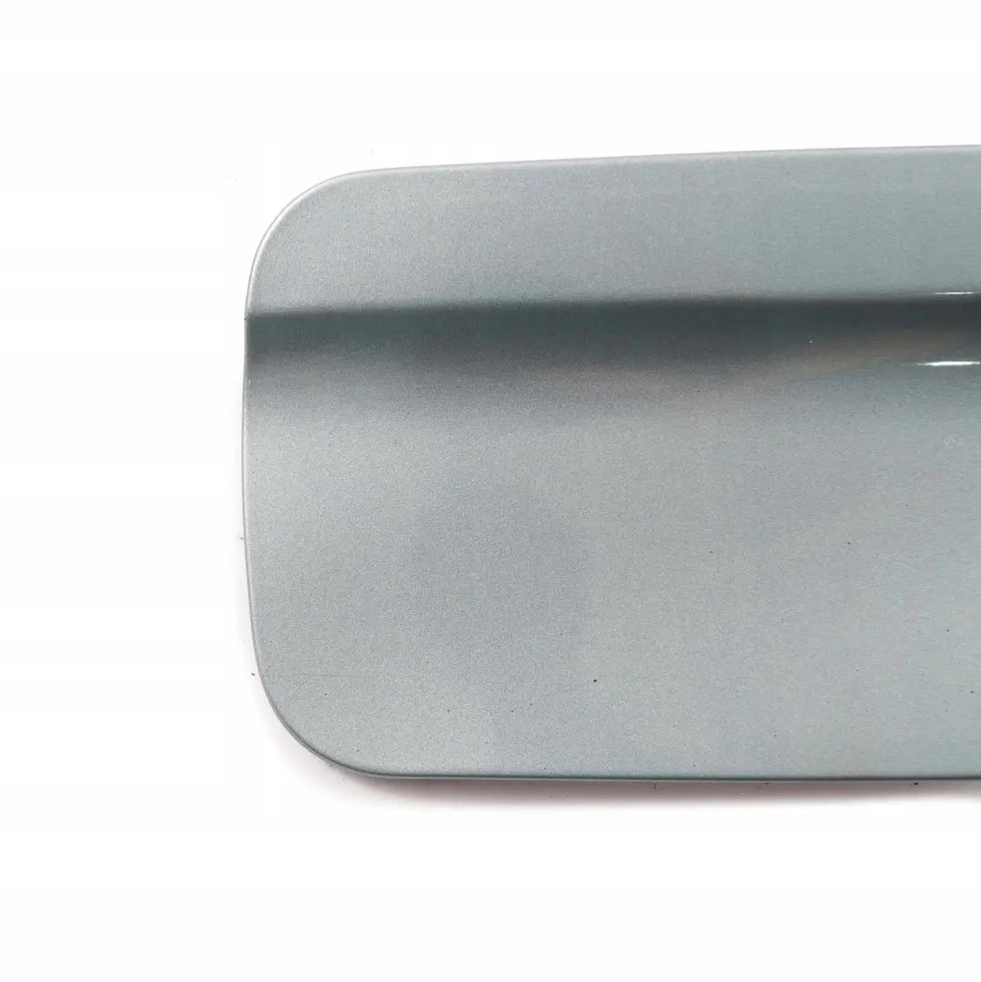 Fill In Flap Fuel Cover Graugruen Metallic para BMW E53 con número de pieza 7001027 BMW E53 Fill In Flap Fuel Cover Graugruen Metallic - SKU 7001027-GG - Número de pieza 7001027