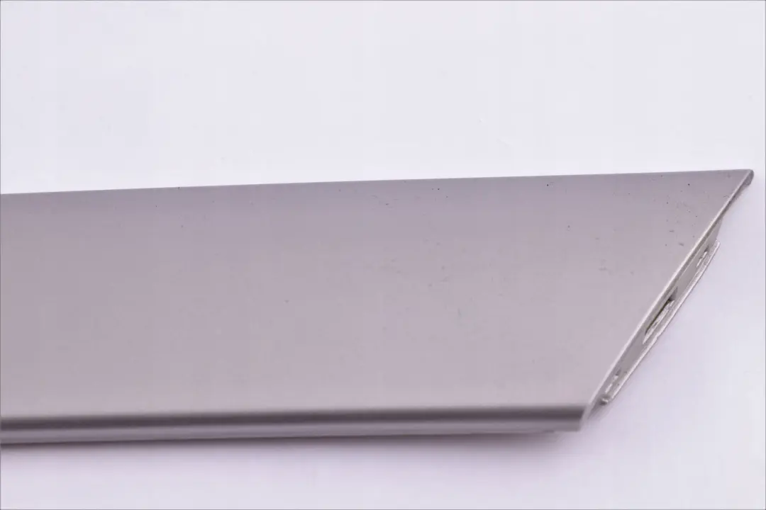 Moulure Porte Arriere Gauche Graphite pour BMW X5 E53 à propos du numéro de pièce 8265479 BMW X5 E53 Moulure Porte Arriere Gauche Graphite - SKU 7124653 - Numéro de pièce 8265479