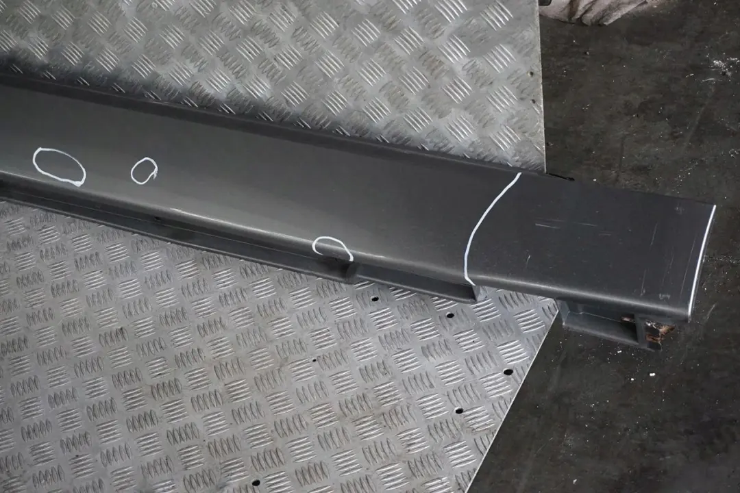 BMW E65 Listello Portiera Apertura Gonna SX Grigio Argento Grigio - 472 - SKU 0140037-STG - Numero di parte 0140037