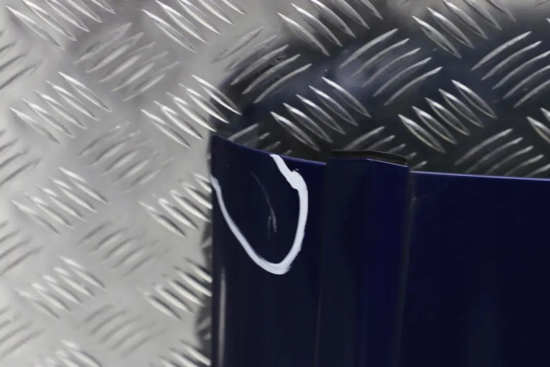 Capot Cabriolet Dachschale Centre Bleu Montego Bleu - A51 pour BMW E93 F33 à propos du numéro de pièce 7400555 BMW E93 F33 Capot Cabriolet Dachschale Centre Bleu Montego Bleu - A51 - SKU 7400555-MTB - Numéro de pièce 7400555