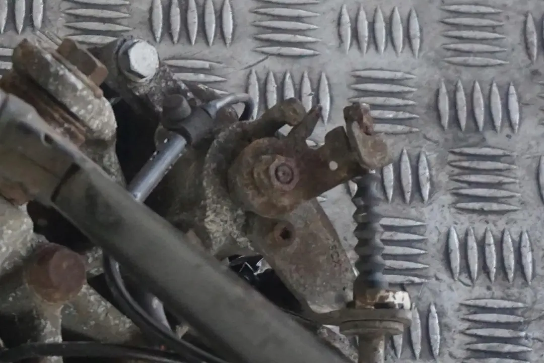 98hp Rear Right O/S Leg Suspension Brake Hub to BMW Mini R57 Cabrio One N16 with Part number 6795660 BMW Mini R57 Cabrio One N16 98hp Rear Right O/S Leg Suspension Brake Hub - SKU 6795660-4 - Part number 6795660