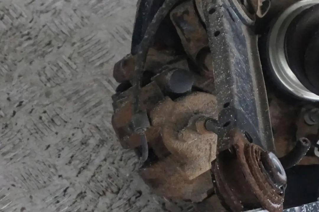 N47 L'Arbre De Sortie Pivotement Arriere Droite pour BMW 1 E81 118d à propos du numéro de pièce 6774810 BMW 1 E81 118d N47 L'Arbre De Sortie Pivotement Arriere Droite - SKU 6774810-23 - Numéro de pièce 6774810