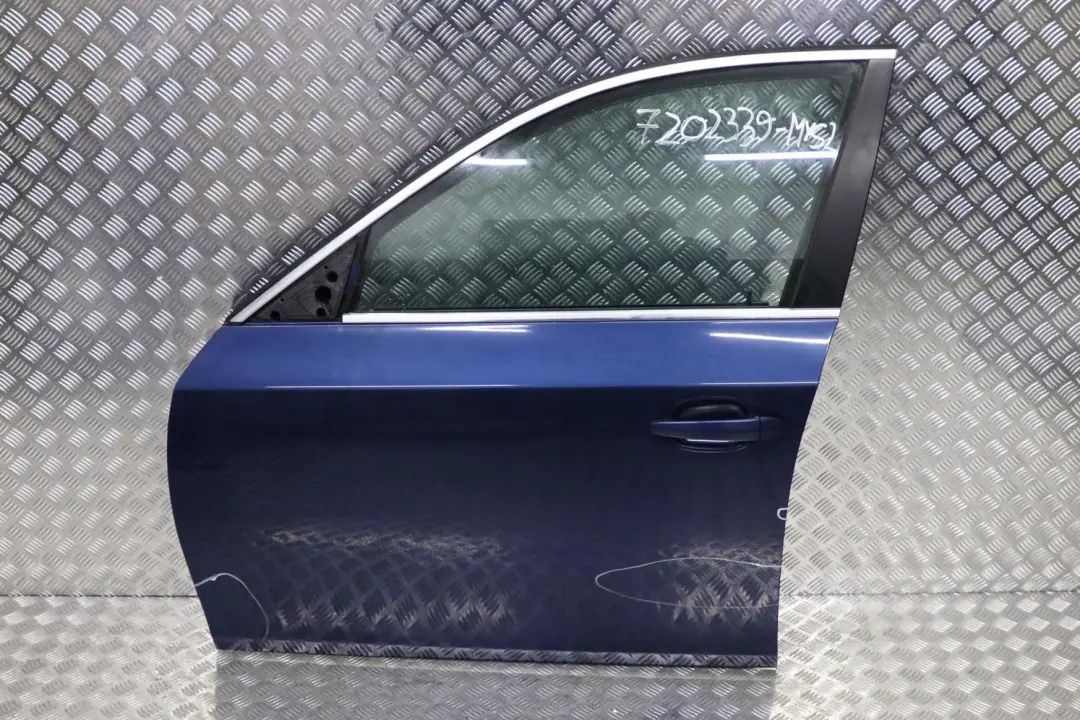 Drzwi lewe przednie mysticblau A07 do BMW E60 E61 o numerze 7202339 BMW E60 E61 Drzwi lewe przednie mysticblau A07 - SKU 7202339-MYS2 - Numer Części 7202339