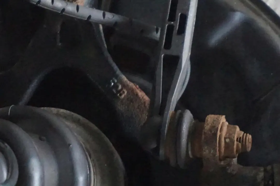 BMW 1 Reihe F21 116d N47N Schwenklager Radträger Bremssattel Hinten Rechts - SKU 6792516-8 - Teilenummer 6792516