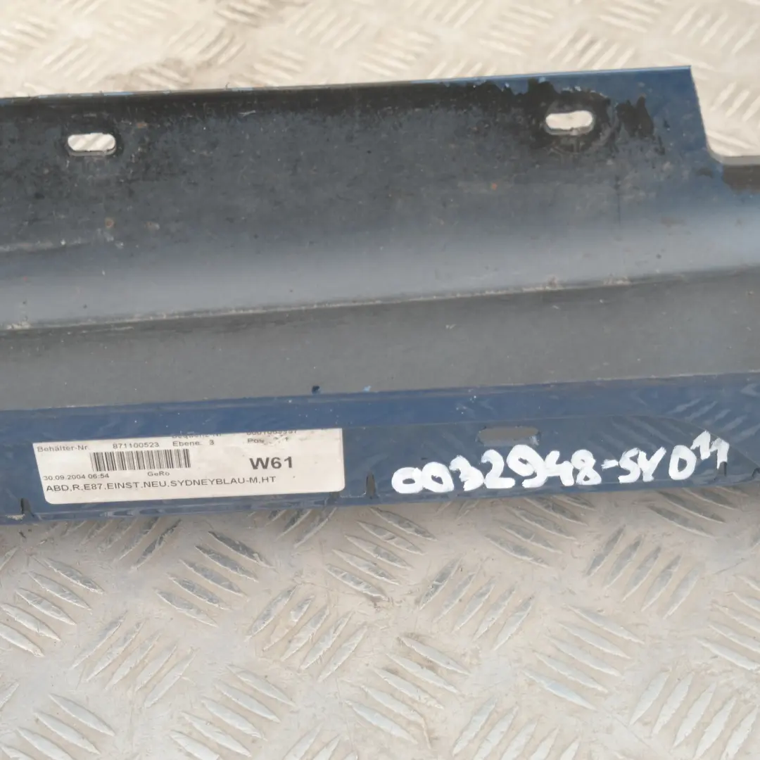 Nakładka próg prawy sydney blau A19 do BMW E87 o numerze 32948 BMW E87 Nakładka próg prawy sydney blau A19 - SKU 0032948-SYD11 - Numer Części 32948