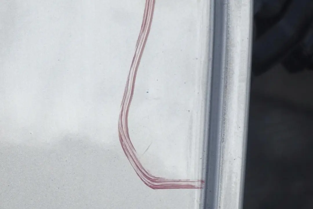 Tür Hinten Rechts Titansilber Titan Silber Metallic - 354 für BMW X5 er E53 mit Teilenummer 8256828 BMW X5 er E53 Tür Hinten Rechts Titansilber Titan Silber Metallic - 354 - SKU 8256828-TS3 - Teilenummer 8256828