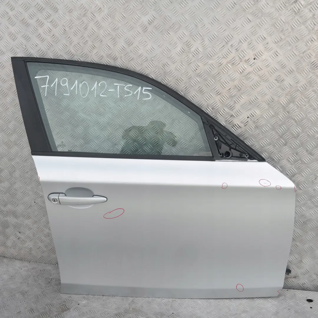 Puerta Delantera Derecha Titansilber Plata Metalico para BMW E87 E87N LCI con número de pieza 7191012 BMW E87 E87N LCI Puerta Delantera Derecha Titansilber Plata Metalico - SKU 7191012-TS15 - Número de pieza 7191012