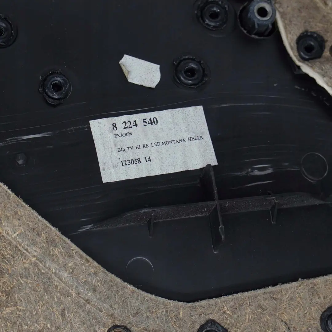 Türverkleidung Hinten Rechts Leder Montana Beige für BMW 3 E46 Limousine Kombi mit Teilenummer 8224540 BMW 3 E46 Limousine Kombi Türverkleidung Hinten Rechts Leder Montana Beige - SKU 8224540 - Teilenummer 8224540