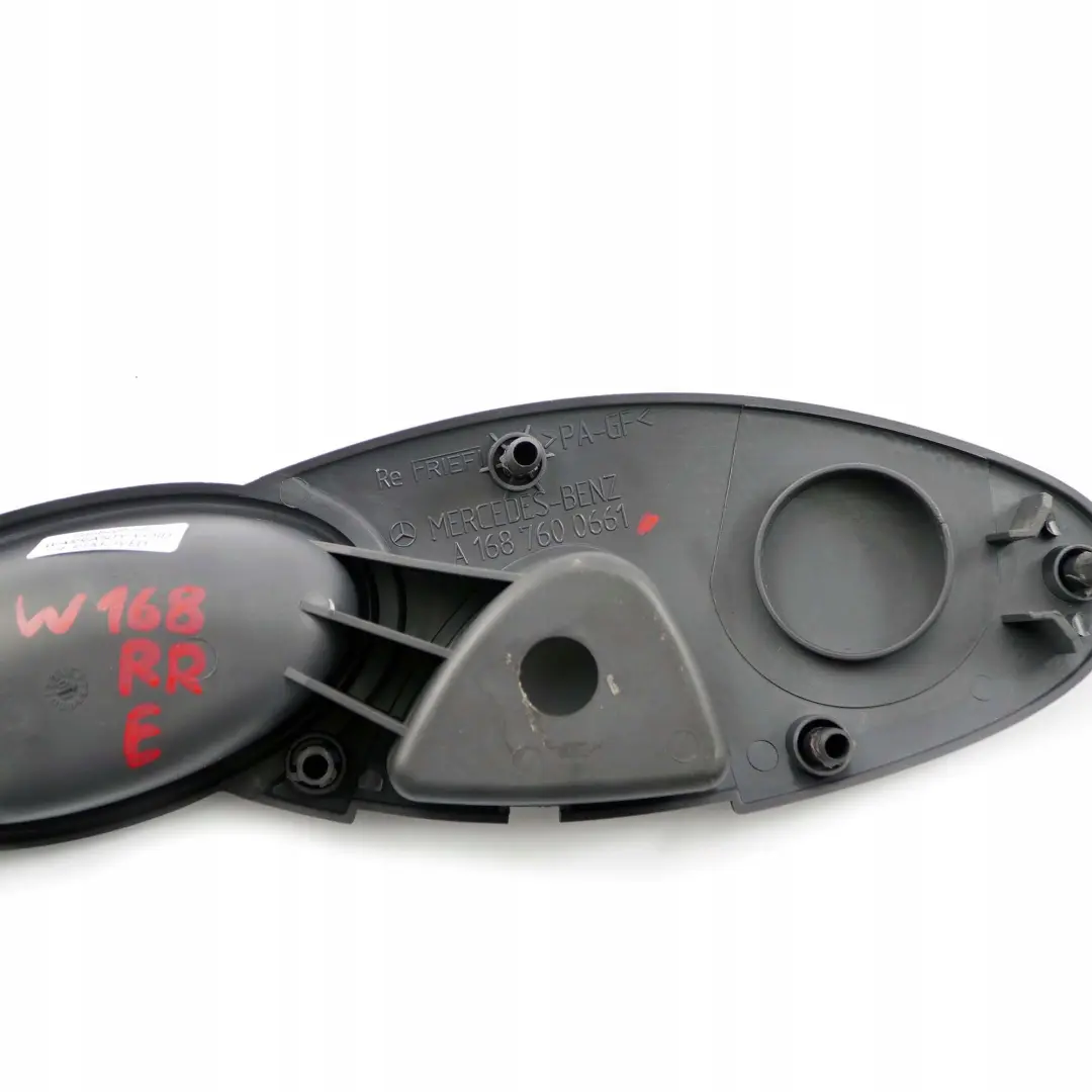 Interior Tirador Puerta Trasera Derecha Gris para Mercedes W168 con número de pieza A1687600661 Mercedes W168 Interior Tirador Puerta Trasera Derecha Gris - SKU A1687600661 - Número de pieza A1687600661