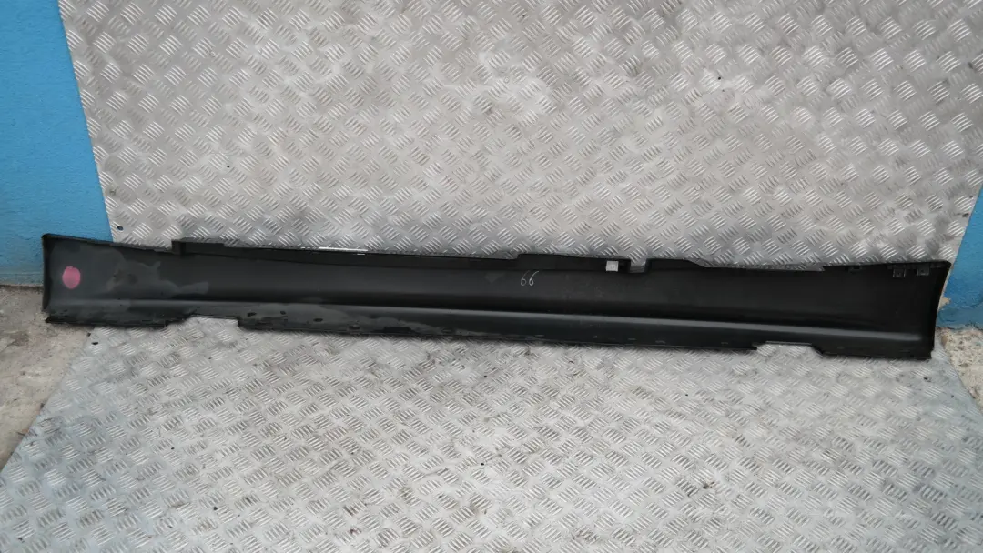 BMW 1 E87 Nakładka próg prawy schwarz II 668 - SKU 0032948-SCH8 - Numer Części 51770032948