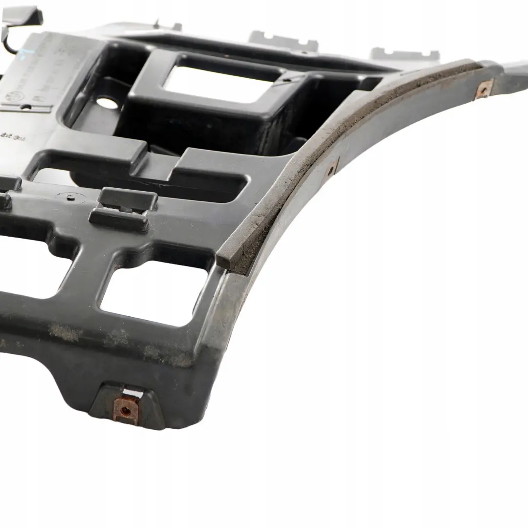 Bumper Right O/S Guide Bracket to BMW 1 Series E82 E88 1 Coupe Cabrio Rear with Part number 7170664 BMW 1 Series E82 E88 1 Coupe Cabrio Rear Bumper Right O/S Guide Bracket - SKU 7170664-1 - Part number 7170664