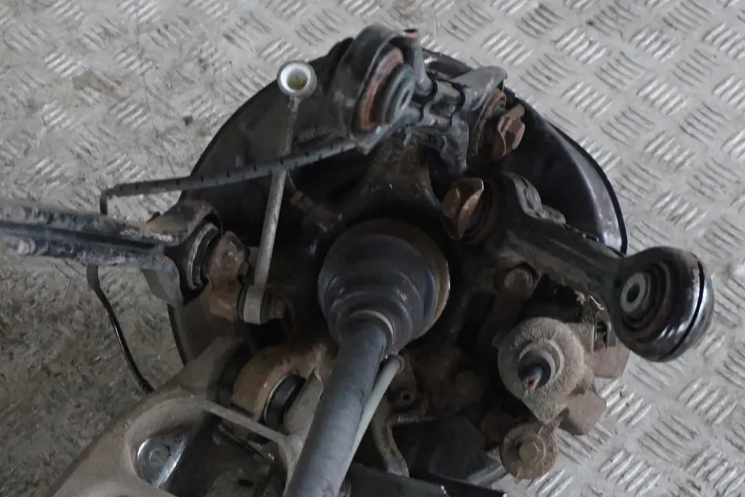 N43 Zwrotnica półoś lewa 143HP do BMW E87 118i o numerze 6774809 BMW E87 118i N43 Zwrotnica półoś lewa 143HP - SKU 6774809-25 - Numer Części 6774809