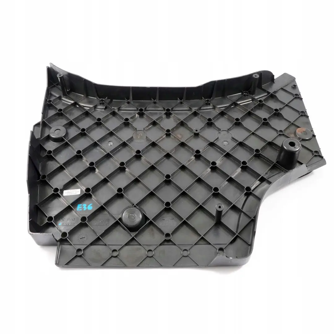 Obudowa boczek bagażnika lewa do BMW E36 Sedan Coupe o numerze 8122391 BMW E36 Sedan Coupe Obudowa boczek bagażnika lewa - SKU 8122391 - Numer Części 8122391