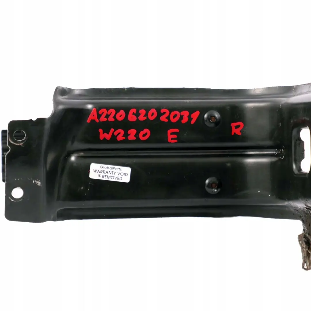 Mocowanie uchwyt pasa prawy przód do MERCEDES S W220 o numerze A2206202031 MERCEDES S W220 Mocowanie uchwyt pasa prawy przód - SKU A2206202031 - Numer Części A2206202031