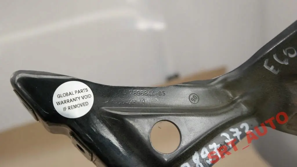  Osłona uchwyt błotnika prawego BMW e60 M5 - SKU 7897772 - Numer Części 7896844
