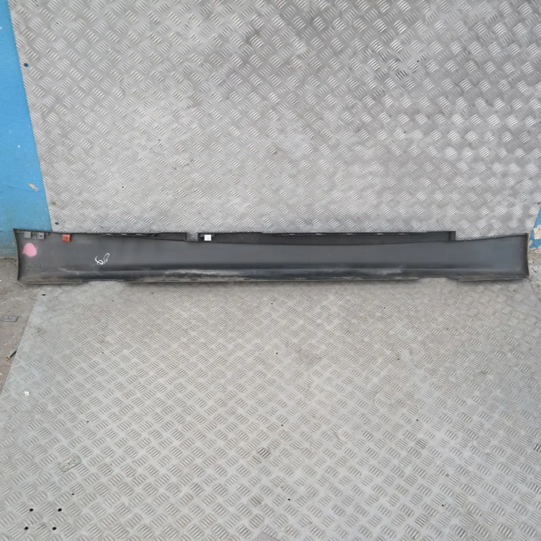 Sill Strip Side Skirt Left Quarzblau Blau Blue Metallic A18 para BMW E87 con número de pieza 32949 BMW E87 Sill Strip Side Skirt Left Quarzblau Blau Blue Metallic A18 - SKU 0032949-QB18 - Número de pieza 32949