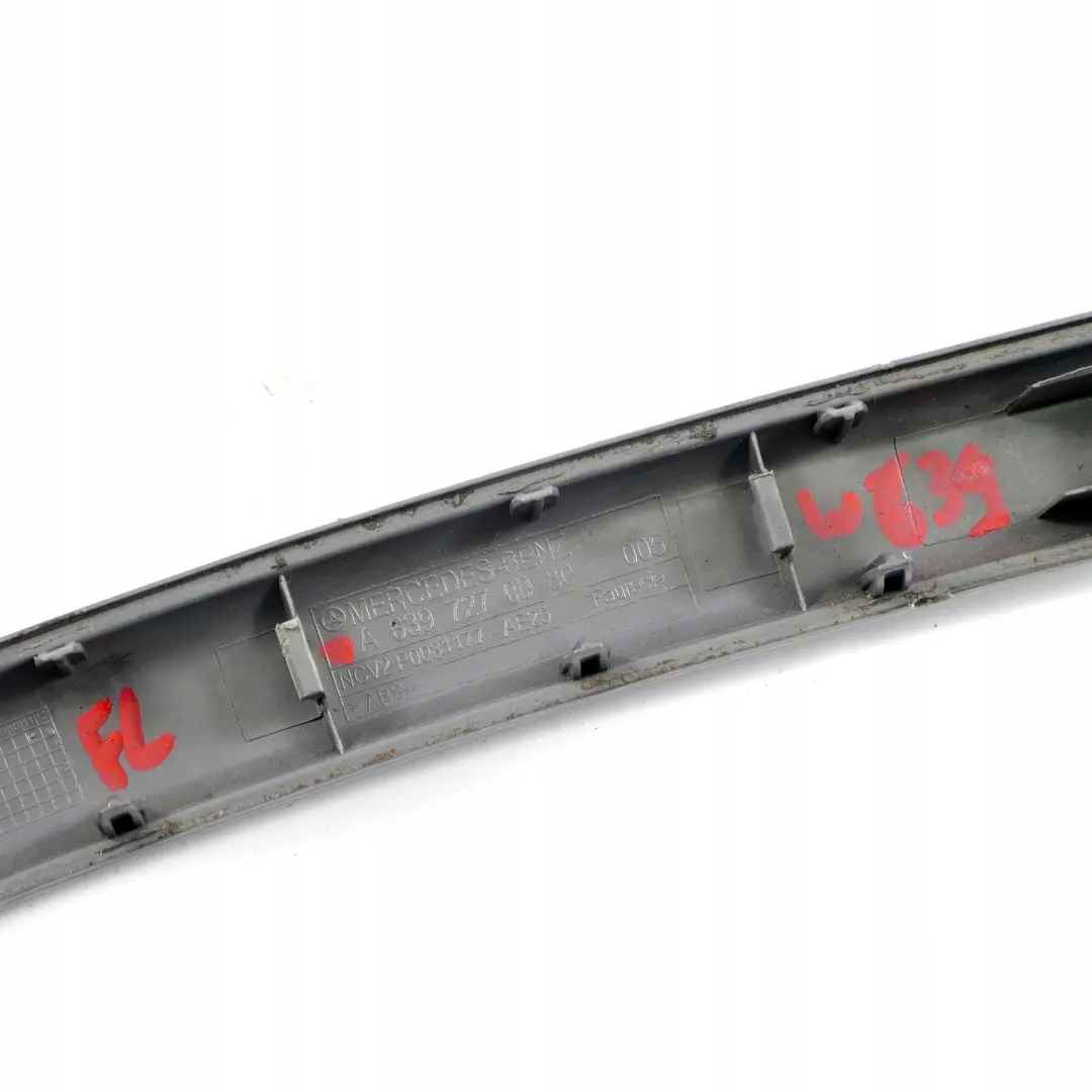 Puerta Delantera Izquierda Embellecedor Empunadura A639727080 para Mercedes W639 con número de pieza A6397270080 Mercedes W639 Puerta Delantera Izquierda Embellecedor Empunadura A639727080 - SKU A6397270080 - Número de pieza A6397270080