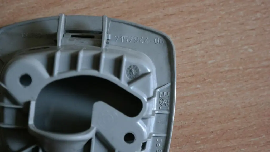 Osłona maskownica bagażnika tylna prawa BMW 3 E91 do o numerze 6950796 Osłona maskownica bagażnika tylna prawa BMW 3 E91 - SKU 6950796 - Numer Części 6950796