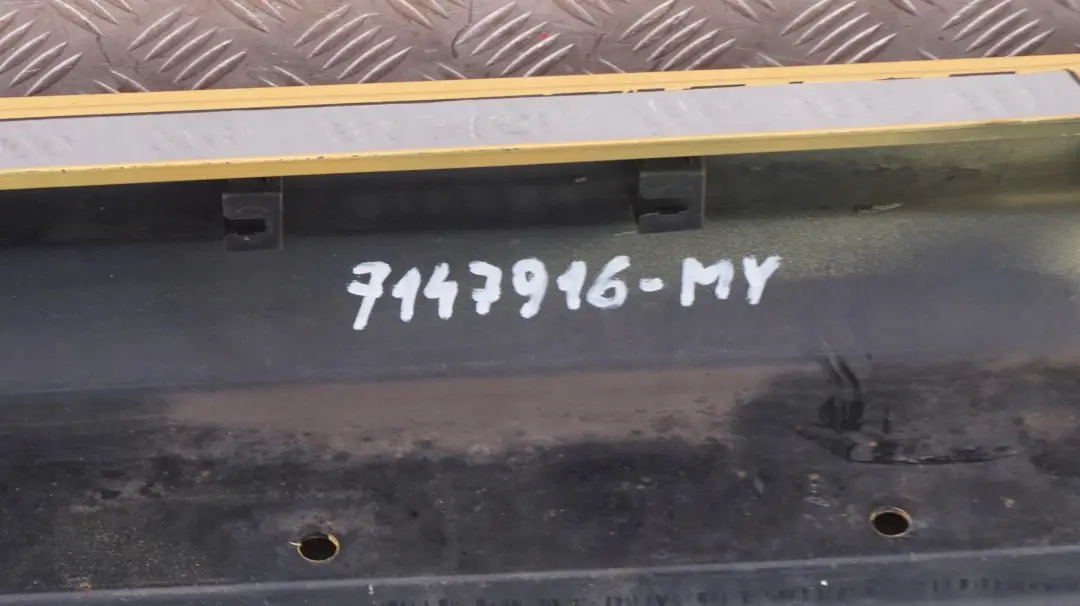 Copertura Gonna SX Mellow per Mini Cooper S R56 R57 R58 con numero di parte 7147916 Mini Cooper S R56 R57 R58 Copertura Gonna SX Mellow - SKU 7147916-MY - Numero di parte 7147916