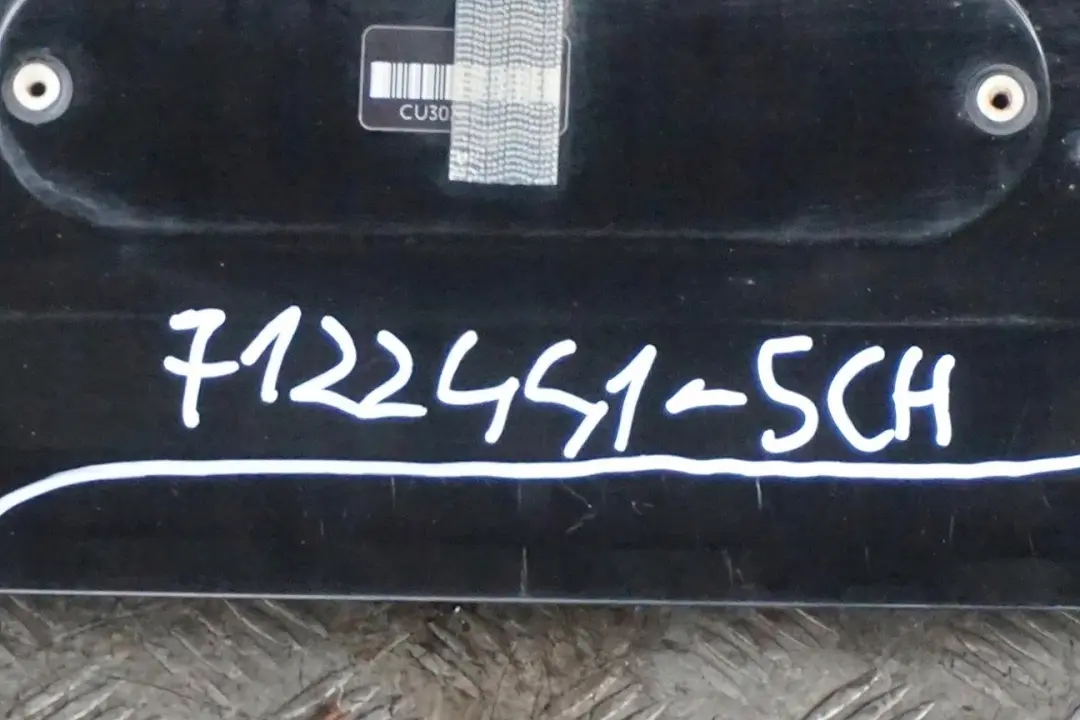 Klapa pokrywa bagażnika tylna schwarz II do BMW E60 o numerze 7122441 BMW E60 Klapa pokrywa bagażnika tylna schwarz II - SKU 7122441-SCH - Numer Części 7122441