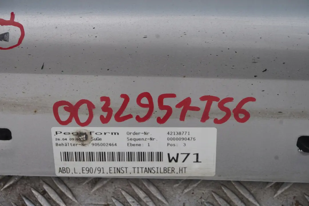 Listello Portiera Apertura Gonna SX Argento-Titanio IN Argento per BMW E90 E91 con numero di parte 32951 BMW E90 E91 Listello Portiera Apertura Gonna SX Argento-Titanio IN Argento - SKU 0032951-TS6 - Numero di parte 32951