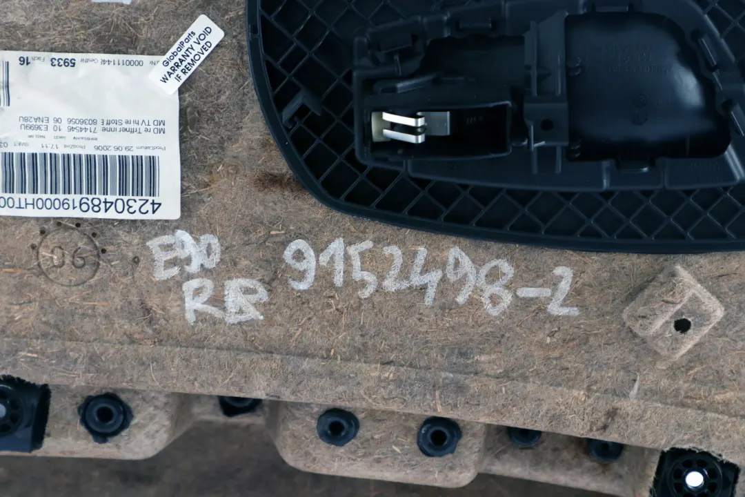 Tapicerka boczek drzwi prawy tył alcantara do BMW E90 o numerze 9152498 BMW E90 Tapicerka boczek drzwi prawy tył alcantara - SKU 9152498-1 - Numer Części 9152498