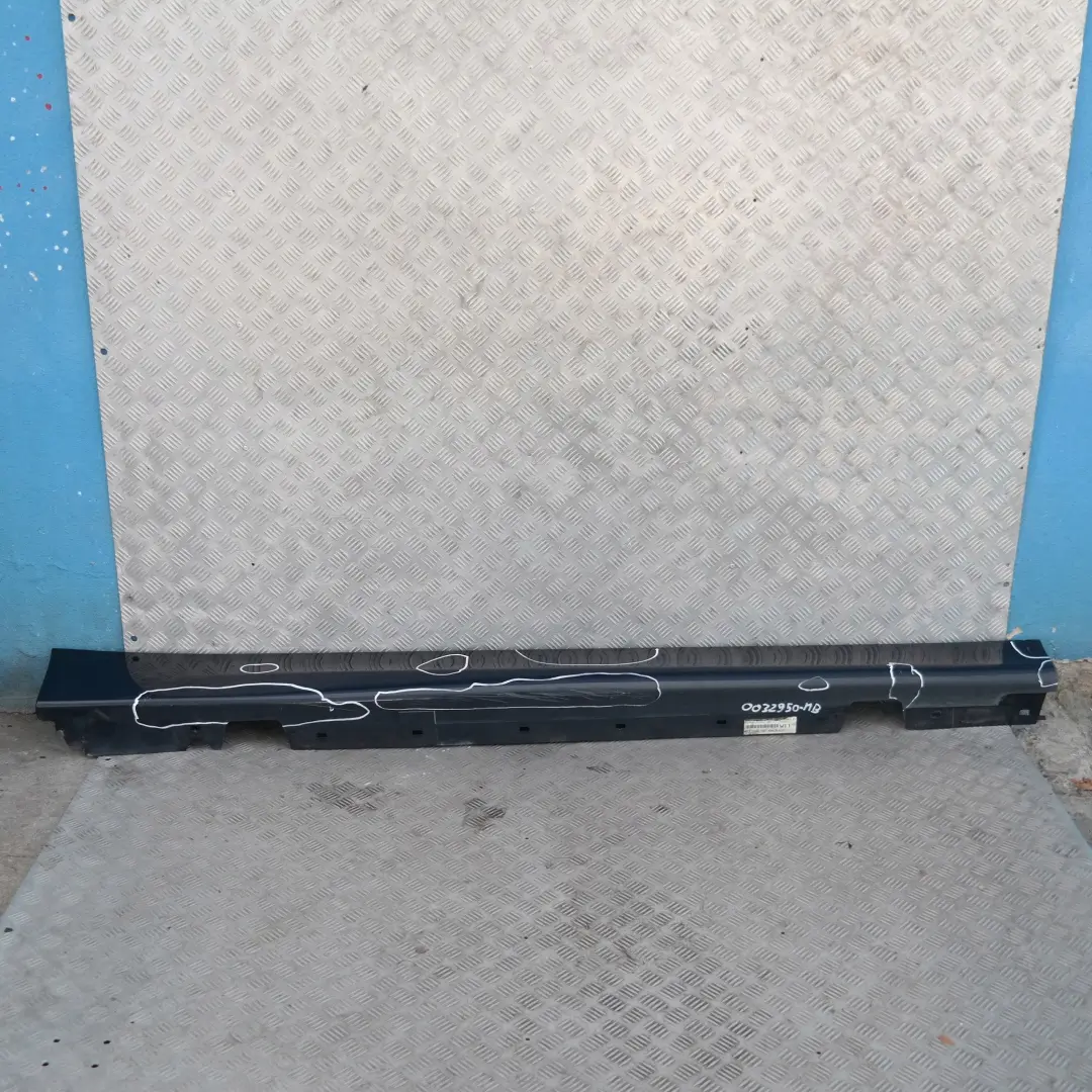 listwa nakładka próg prawy monacoblau A35 do BMW E90 o numerze 32950 BMW E90 listwa nakładka próg prawy monacoblau A35 - SKU 0032950-MB4 - Numer Części 32950