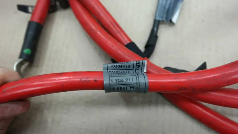 Reihe E53 Batteriekabel plus 6112 für BMW X5 mit Teilenummer 6906911 BMW X5 Reihe E53 Batteriekabel plus 6112 - SKU 6906911 - Teilenummer 6906911