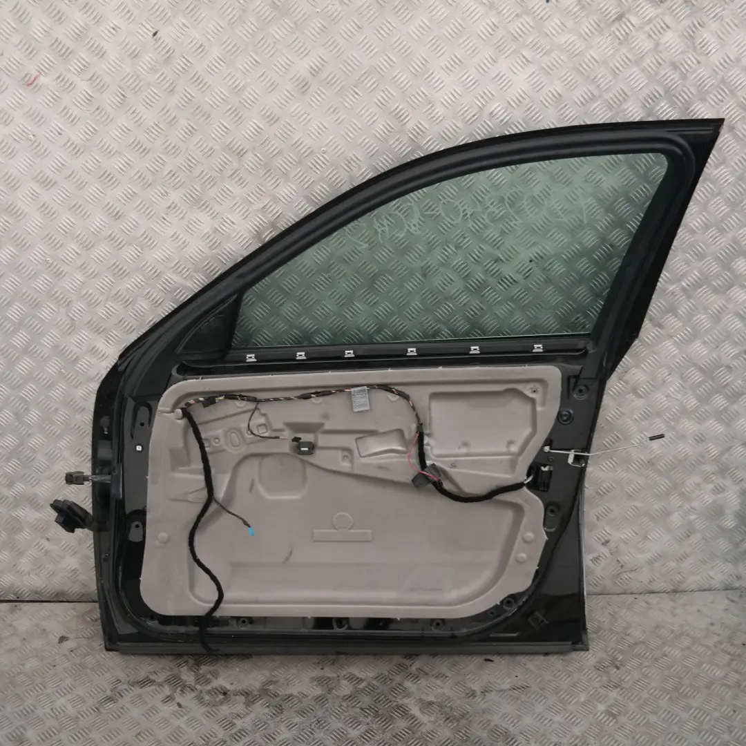 Genuine BMW 5 SERIES 2 E60 E61 Door Front Right O/S Black Schwarz 2 - 668 to with Part number 7202340 Genuine BMW 5 SERIES 2 E60 E61 Door Front Right O/S Black Schwarz 2 - 668 - SKU 7202340-SCH2 - Part number 7202340