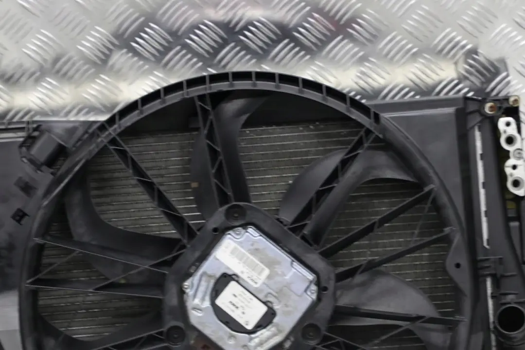 Radiator Cooling Pusher Fan 400W 7588974 to BMW 1 3 Series E81 E87 E90 E91 Diesel with Part number 8506668 BMW 1 3 Series E81 E87 E90 E91 Diesel Radiator Cooling Pusher Fan 400W 7588974 - SKU 8506668 - Part number 8506668