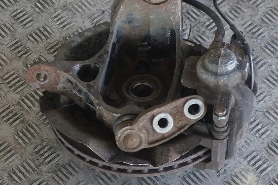 Zwrotnica amortyzator lewy do Mini R57 Cabrio N16 o numerze 6789551 Mini R57 Cabrio N16 Zwrotnica amortyzator lewy - SKU 6789551 - Numer Części 6789551